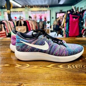 Nike Women's LunarEpic Low Flyknit Running Shoes